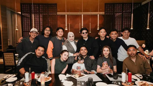 Momen ulang tahun Thariq Halilintar. [Foto: Instagram/aaliyah.massaid]