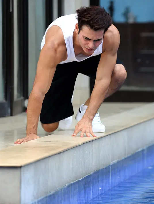 Ravi pun menuturkan kelebihan yang terdapat lagu barunya ini bersama rapper muda itu. Menurut Ravi, lagunya itu memiliki kelebihan tersendiri berupa gabungan nuansa musik rap dengan instrument musik India. (Bambang E. Ros/Bintang.com)