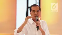 Calon presiden nomor urut 01 Joko Widodo atau Jokowi memberi paparannya dalam debat kedua Pilpres 2019 di Hotel Sultan, Jakarta, Minggu (17/2). Semua pertanyaan dalam debat kedua ini dirahasiakan. (Liputan6.com/Faizal Fanani)