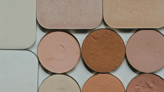 Mau Tampil Hangat dan Natural? Coba Tampilan Makeup Soft Bronze Ini