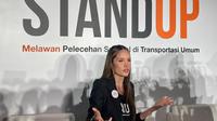 Cinta Laura dalam konferensi pers "StandUp Melawan Pelecehan Seksual di Transportasi Umum", 16 Maret 2023. (Dok. Liputan6.com/Dyra Daniera)