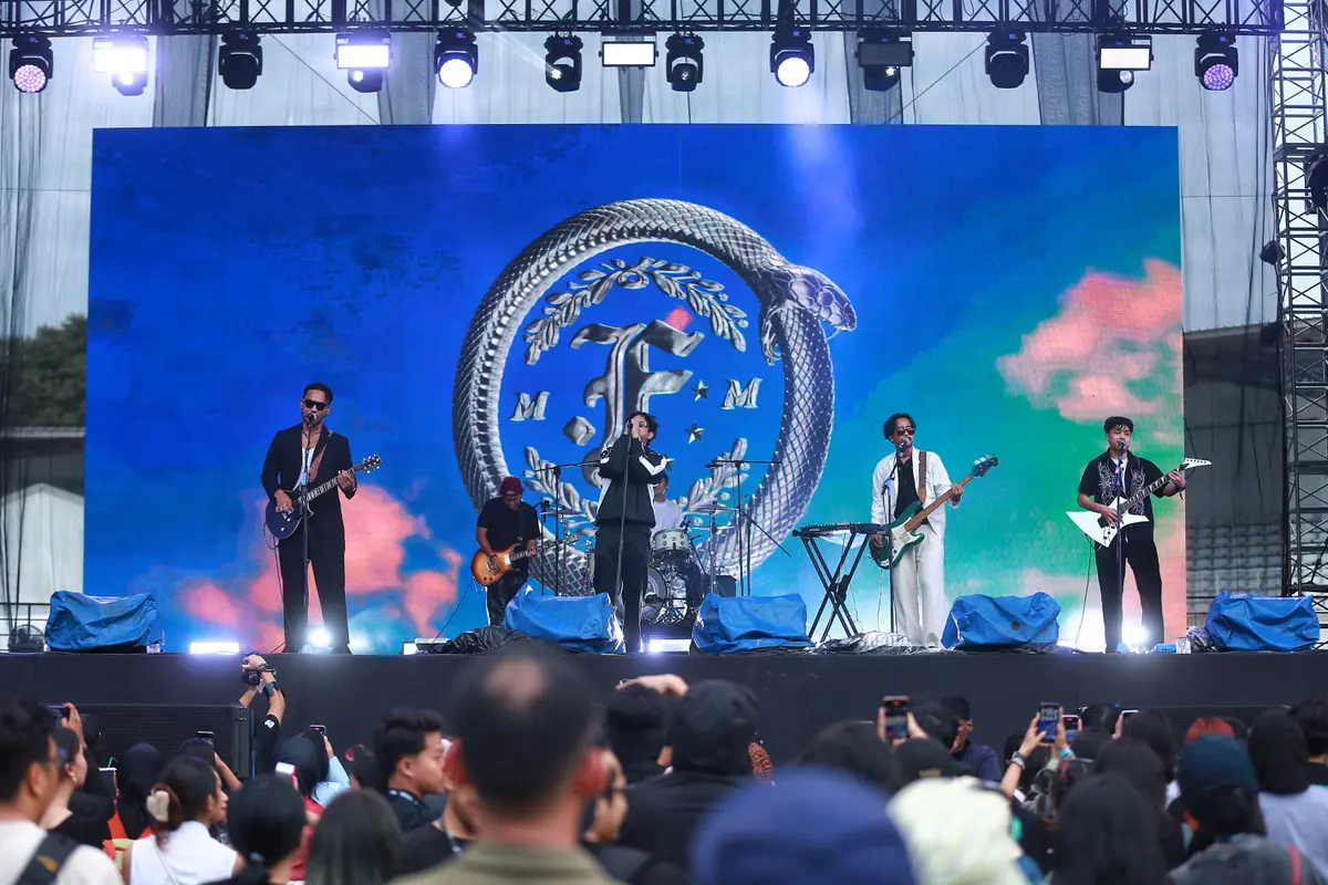 Feast tampil di Joyland Festival 2024