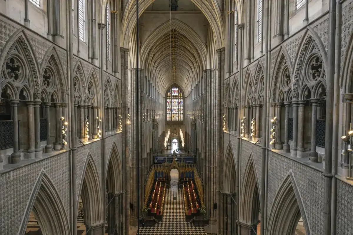 Suasana Westminster Abbey di London, Rabu (12/4/2023) menjelang penobatan Raja Charles III. (Dok: Dan Kitwood/Pool Photo via AP)