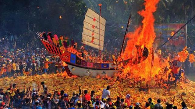 Festival Bakar Tongkang, 47 Ribu Wisatawan Serbu Riau
