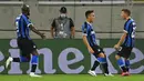 Striker Inter Milan, Lautaro Martinez, melakukan selebrasi usai mencetak gol ke gawang Shakhtar Donetsk pada laga semifinal Liga Europa di Merkur Spiel-Arena, Selasa (18/8/2020). Inter Milan menang dengan skor 5-0. (Federico Gambarini/dpa via AP)