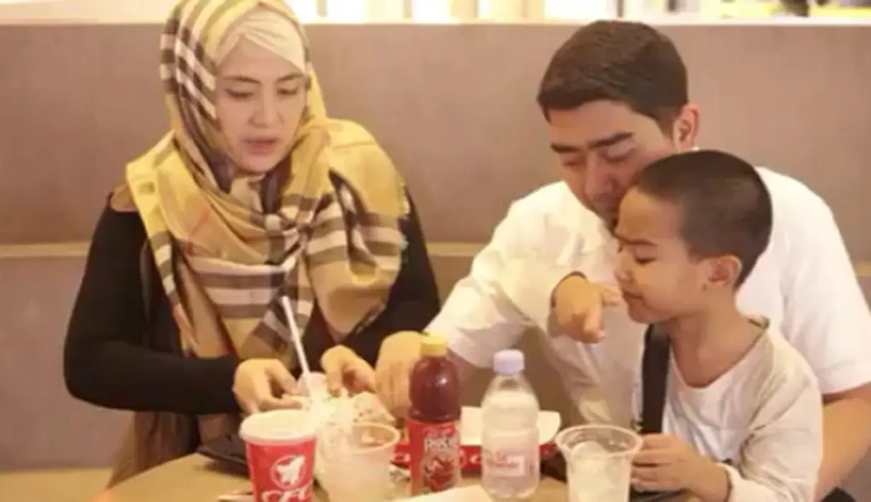 Ustaz Solmed dan April Jasmine