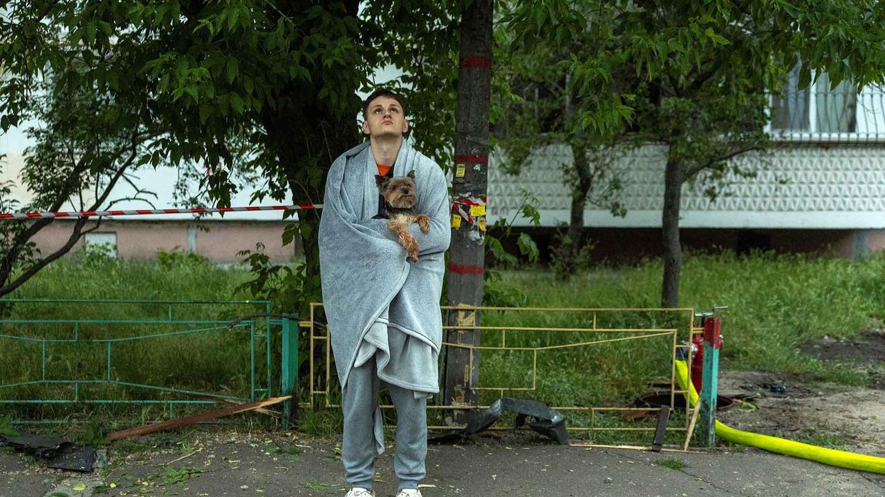 FOTO: Kepanikan Warga Saat Serangan Drone Rusia di Ibukota Ukraina, Kyiv
