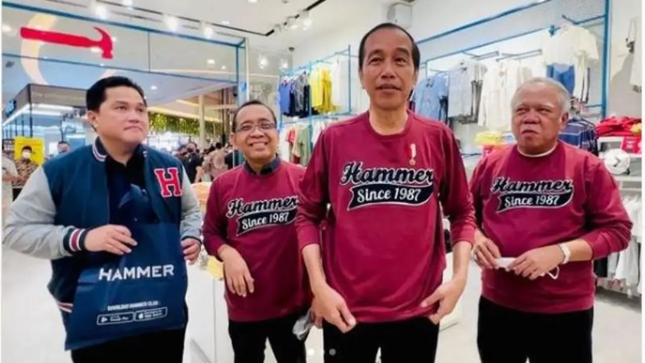 Bukan Brand Mewah, Jokowi Beli Sweater Lokal Ratusan Ribu Rupiah di Riau
