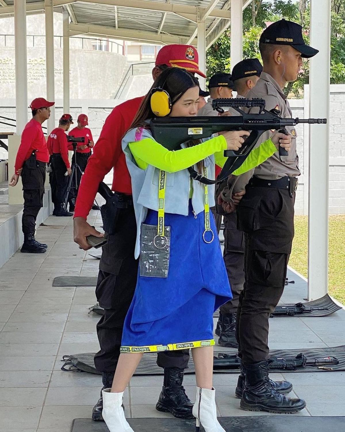 Selain kemampuan memasaknya, Lady Rara juga terampil dalam menembak dan memiliki keahlian menunggangi kuda.