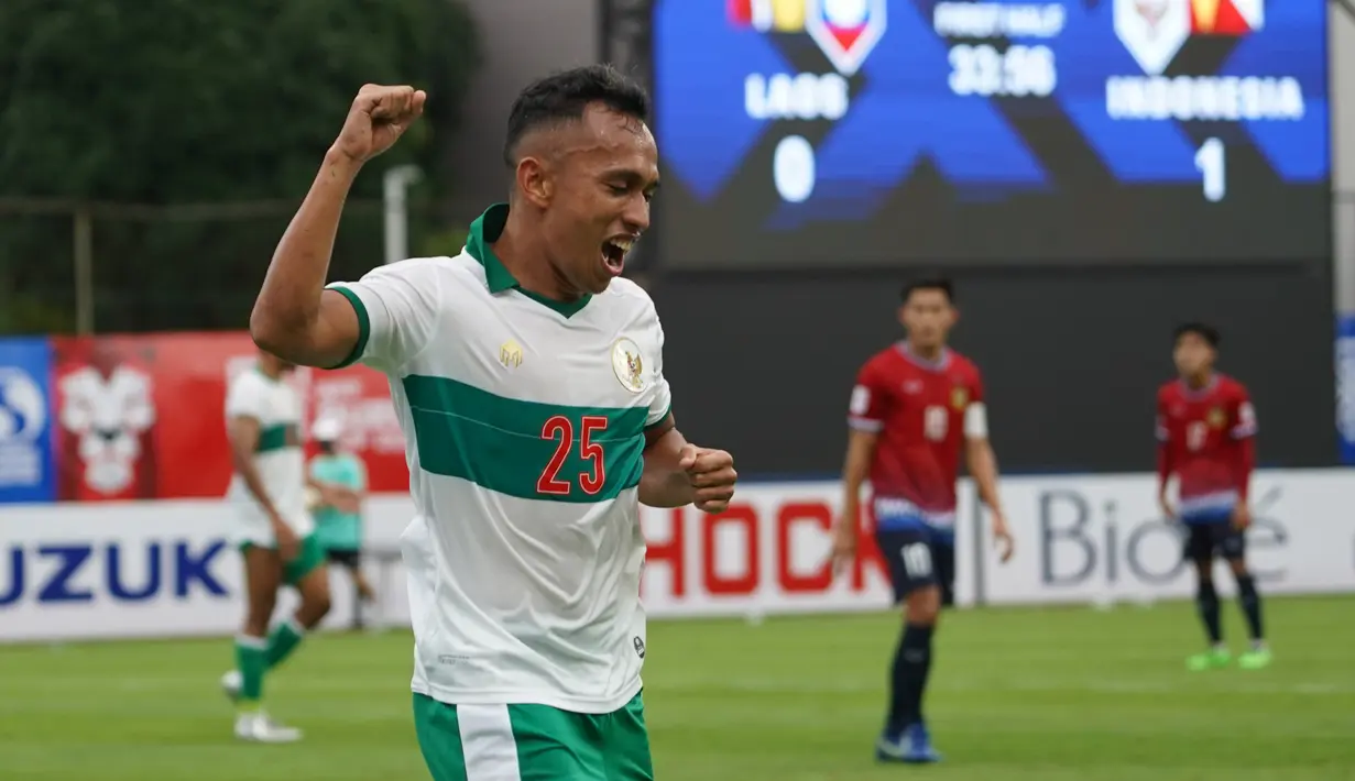 Irfan Jaya. Pemain PSS Sleman berusia 26 tahun ini juga selalu menjadi starter dalam dua laga sebelumnya. Penyerang sayap kanan ini menjadi man of the match saat mengalahkan Laos 5-1 di partai kedua. Satu gol dan satu assist ditorehkannya dalam laga terse