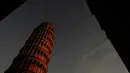 Gambar pada 28 November 2018 menunjukkan Menara Pisa di kota Pisa, Tuscany, Italia. Setelah upaya yang dilakukan selama lebih dari dua puluh tahun, para insinyur mengatakan kemiringan menara setinggi 57 meter itu telah berkurang 4 cm. (Tiziana FABI / AFP)