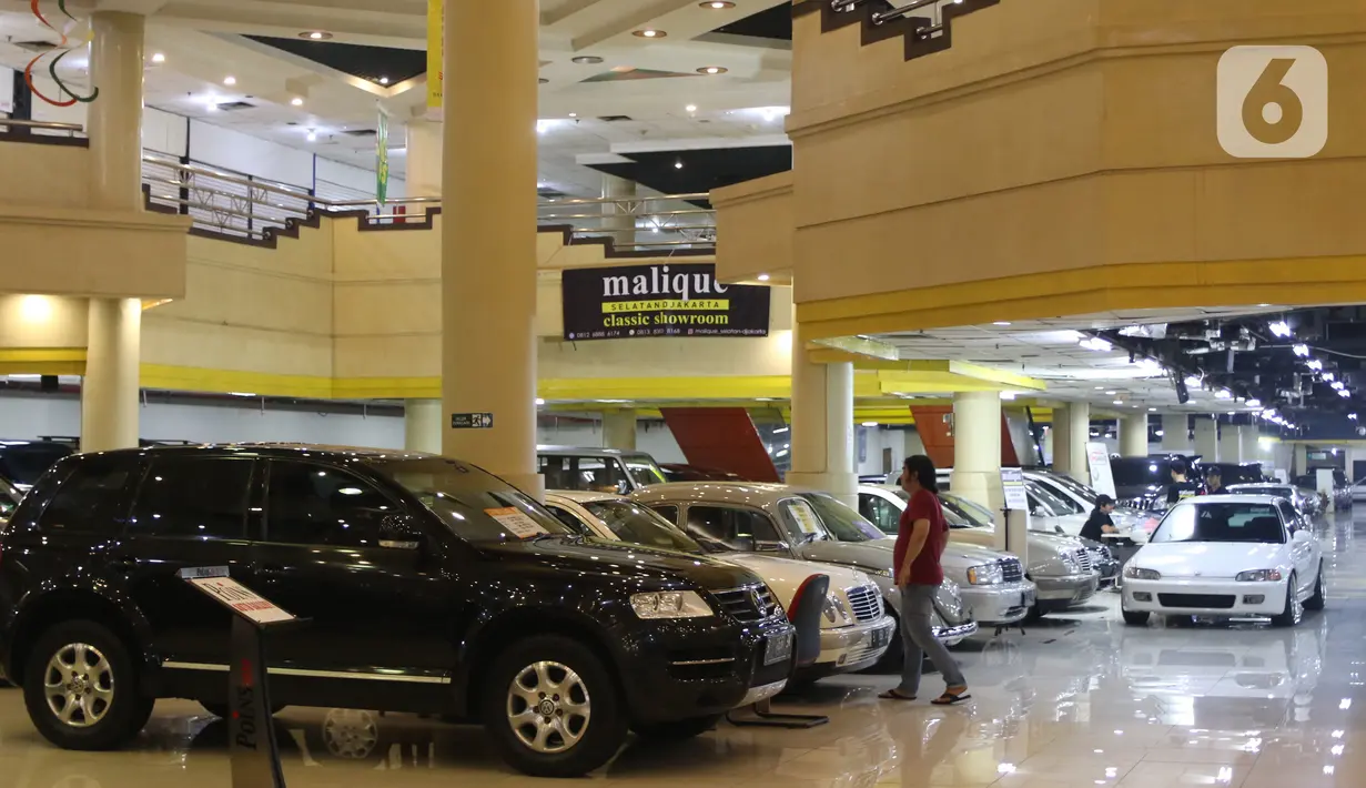 Suasana penjualan mobil bekas di kawasan Jakarta, Senin (23/11/2020). Pasar mobil bekas diprediksi akan meningkat menjelang akhir tahun karena kondisi perekonomian yang saat ini mulai membaik. (Liputan6.com/Angga Yuniar)