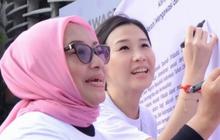 Penampilan Sederhana Tapi Bersinar Veronica Tan Bersama Menteri Arifah, Singgung Perempuan Sejajar dengan Pria