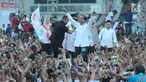 Capres nomor urut 01 Joko Widodo atau Jokowi menyapa pendukungnya saat kampanye terbuka di Alun-Alun Brebes, Jawa Tengah, Kamis (4/4). Jokowi menargetkan kemenangan lebih dari 80 persen di Brebes. (Liputan6.com/Angga Yuniar)