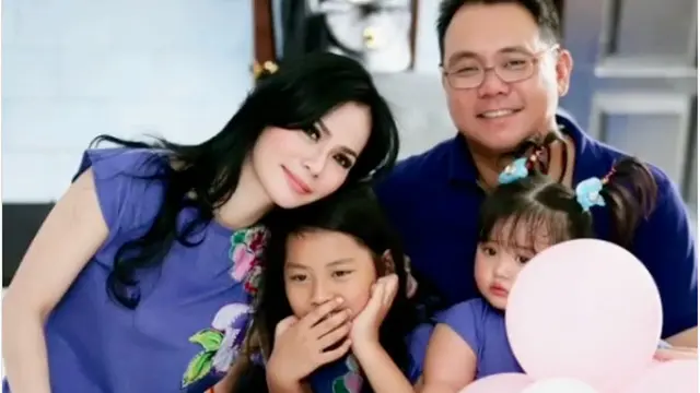 Devi Lanni dan keluarga