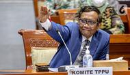 Maka itu Mahfud Md langsung diminta untuk memberikan penjelasan. "Kami meminta data kepada Pak menko belum dikasih pak," kata politikus NasDem ini. (Liputan6.com/Faizal Fanani)