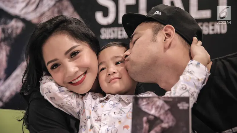 Melihat Kedekatan Raffi Ahmad - Nagita Slavina Bersama Si Buah Hati