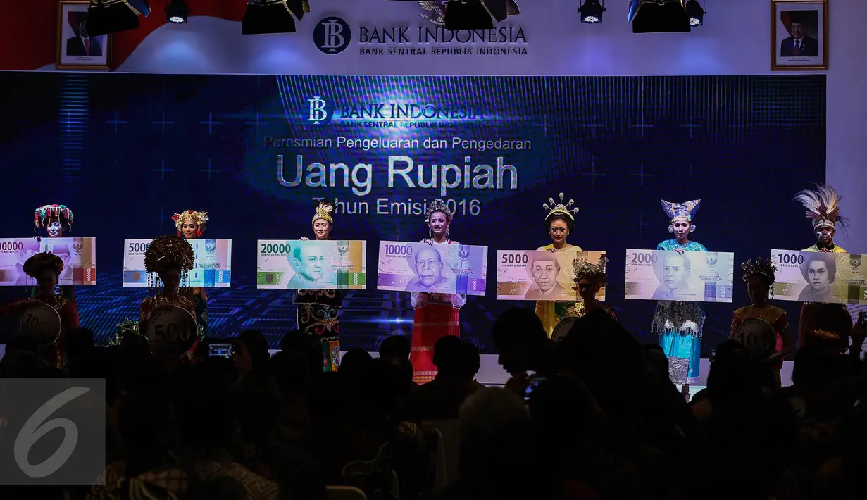 Sejumlah uang rupiah kertas yang baru dikeluarkan Bank Indonesia (BI) di Jakarta, Senin (19/12). Uang Rupiah kertas yang diterbitkan mulai dari Rp100.000, Rp50.0000, Rp20.000, Rp10.000, Rp5.000, Rp2.000, dan Rp1.000. (Liputan6.com/Faizal Fanani)