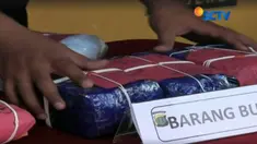 Sabu 30 kilogram disimpan di dalam kardus ikan asin dibawa dari Tanjung Pinang menggunakan kapal motor dorolonda.