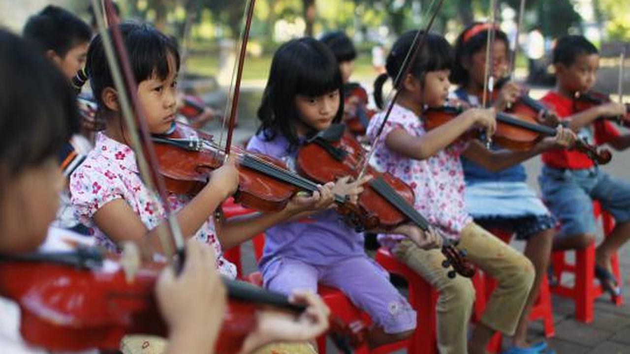 Kegiatan komunitas musik Taman Suropati di bulan Ramadan