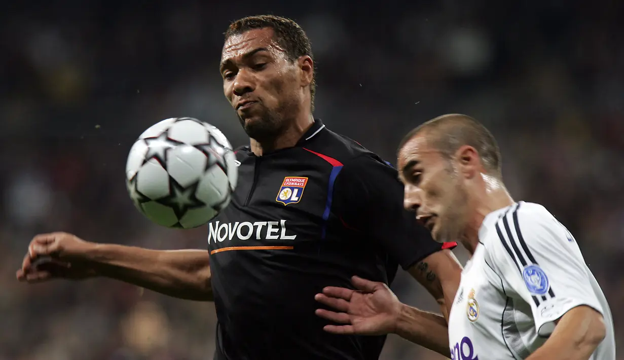 John Carew. Striker tinggi besar ini mampu mencetak 18 gol di Liga Champions bersama 3 klub, Rosenborg, Valencia dan Lyon. Ia tampil dalam 54 laga di Liga Champions sejak musim 1999/2000 hingga 2006/2007. Prestasi terbaiknya adalah runner-up bersama Valencia pada 2000/2001. (AFP/Bru Garcia)