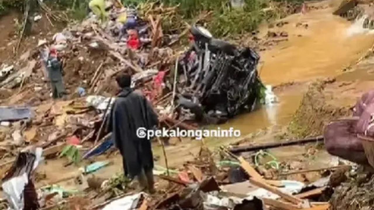 Potret Sulitnya Evakuasi Korban Longsor di Pekalongan, Terkendala Cuaca dan Kondisi Jalan Rusak
