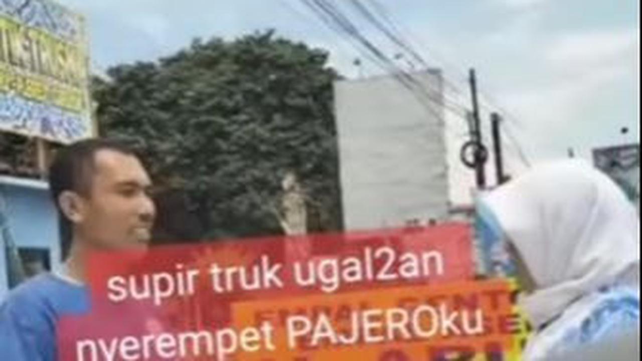 Sopir itu mengatakan bahwa di depannya ada motor yang tidak segera minggir meski telah di klakson sehingga menyerempet Pajero Sport tersebut.