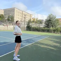 Sejak di Amerika, Enzy Storia makin terlihat rajin berolahraga. Ia pun kenakan beberapa set baju olahraga yang trendy [@enzystoria]