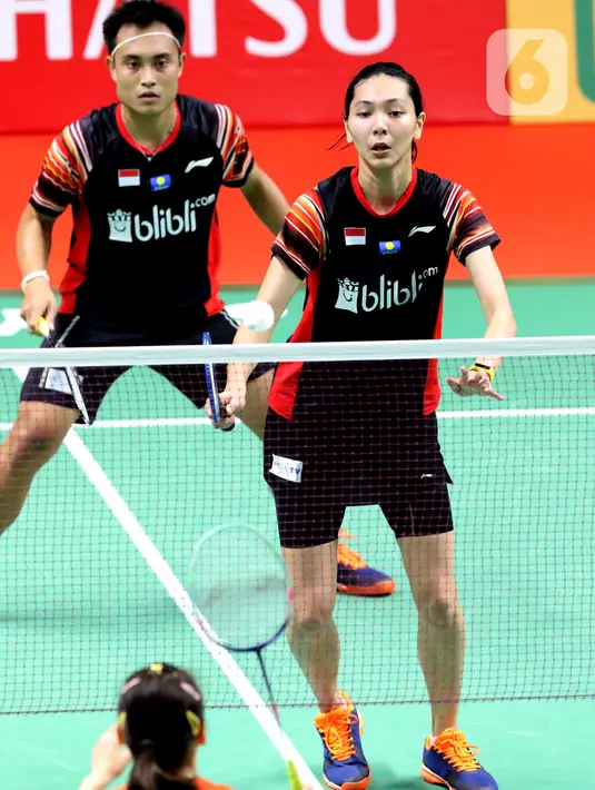 Ganda campuran Indonesia, Hafiz Faizal/Gloria Emanuelle Widjaja saat berlaga di babak pertama Indonesia Master 2020 melawan Zheng Si Wei/Huang Ya Qiong (China) di Istora GBK, Jakarta, Selasa (14/1/2020). Hafiz/Gloria kalah dua set langsung 14-21, 13-21. (Liputan6.com/Helmi Fithriansyah)