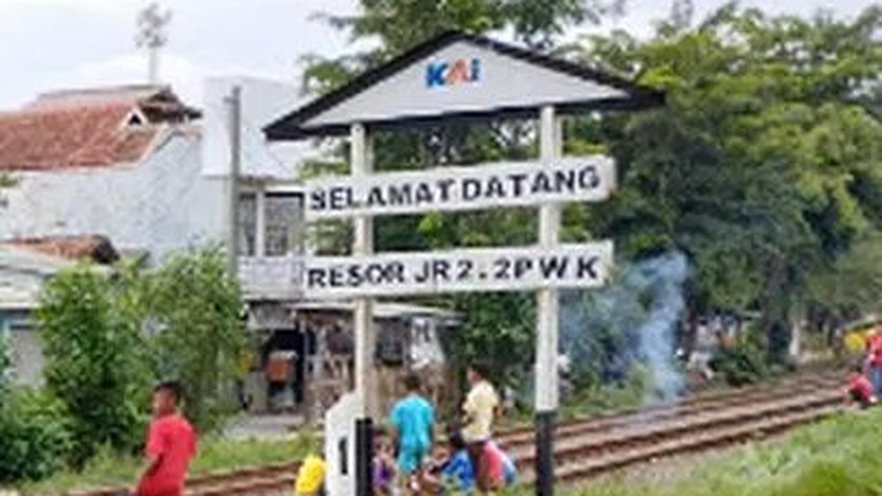 Ngabuburit di Pinggir Rel Purwakarta Konon Bisa Dapat Jodoh, Begini Ceritanya