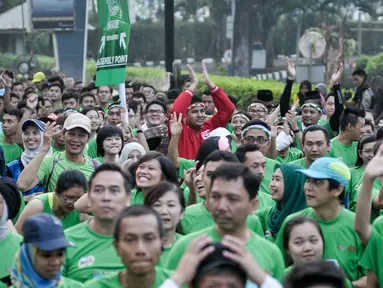 15 ribu pelari dari dalam maupun luar negeri meramaikan  lomba lari 'Milo Jakarta International 10K' di kawasan Kuningan, Jakarta, Minggu (24/7). Lomba lari itu digelar untuk memperingati hari ulang tahun DKI Jakarta ke-489. (Liputan6.com/Yoppy Renato)