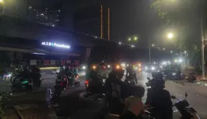 Massa Masih Berkerumun di Slipi-Petamburan hingga Dini Hari