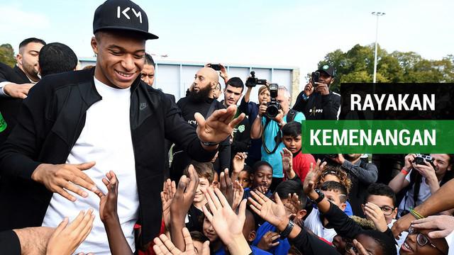 Berita video pemain timnas Prancis, Klylian Mbappe akhirnya menyempatkan untuk merayakan kemenangan Piala Dunia 2018 di kampung halamannya, Bondy.