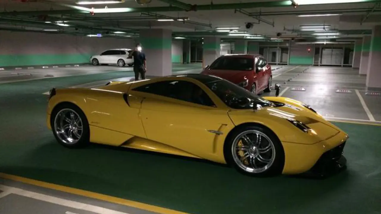 Bocah Ini Dapat Kado Mobil Seharga Rp 15 Miliar 