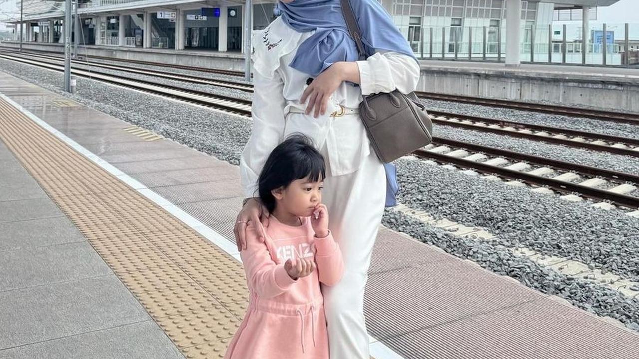 Tentu saja, semua usaha ini dilakukan Ria Ricis demi kebaikan anaknya, karena Moana adalah satu-satunya putri yang sangat ia cintai, dan menjadi single parent bukanlah hal yang mudah.<br>