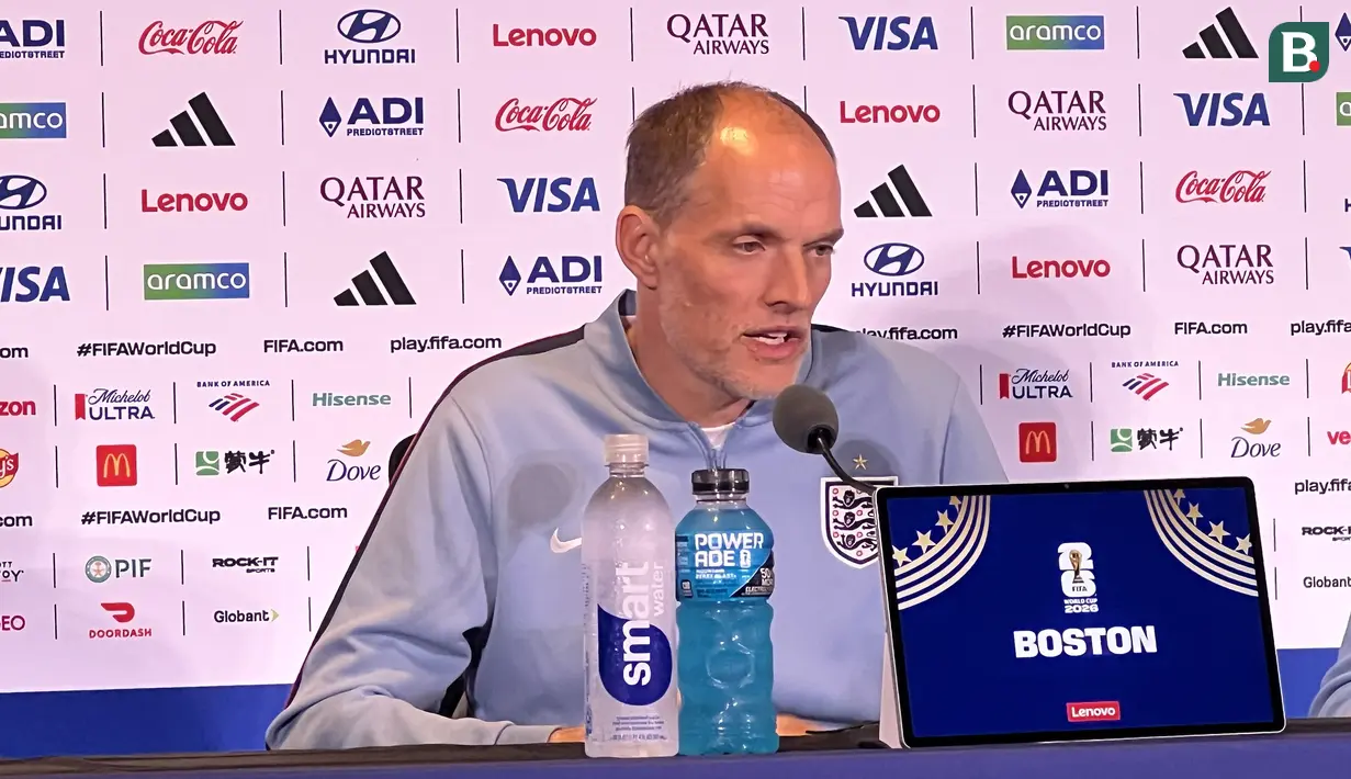 Thomas Tuchel menjawab pertanyaan awak media dalam konferensi pers Timnas Inggris di Media Center Boston, Amerika Serikat, Senin (22/6/2026). Pelatih The Three Lions itu membahas kesiapan tim menghadapi Ghana pada laga kedua Grup Piala Dunia 2026, sekaligus menanggapi berbagai pertanyaan dari jurnalis dengan suasana yang santai. (KLY Sports/Hery Kurniawan)
