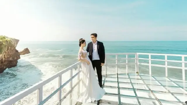 [Bintang] Teras Kaca