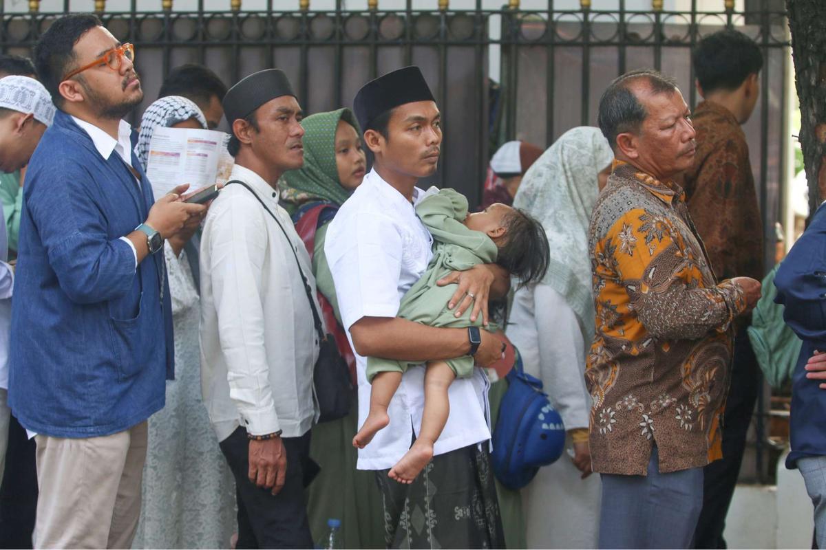 Antusiasme Ribuan Orang Hadiri Open House Prabowo di Istana