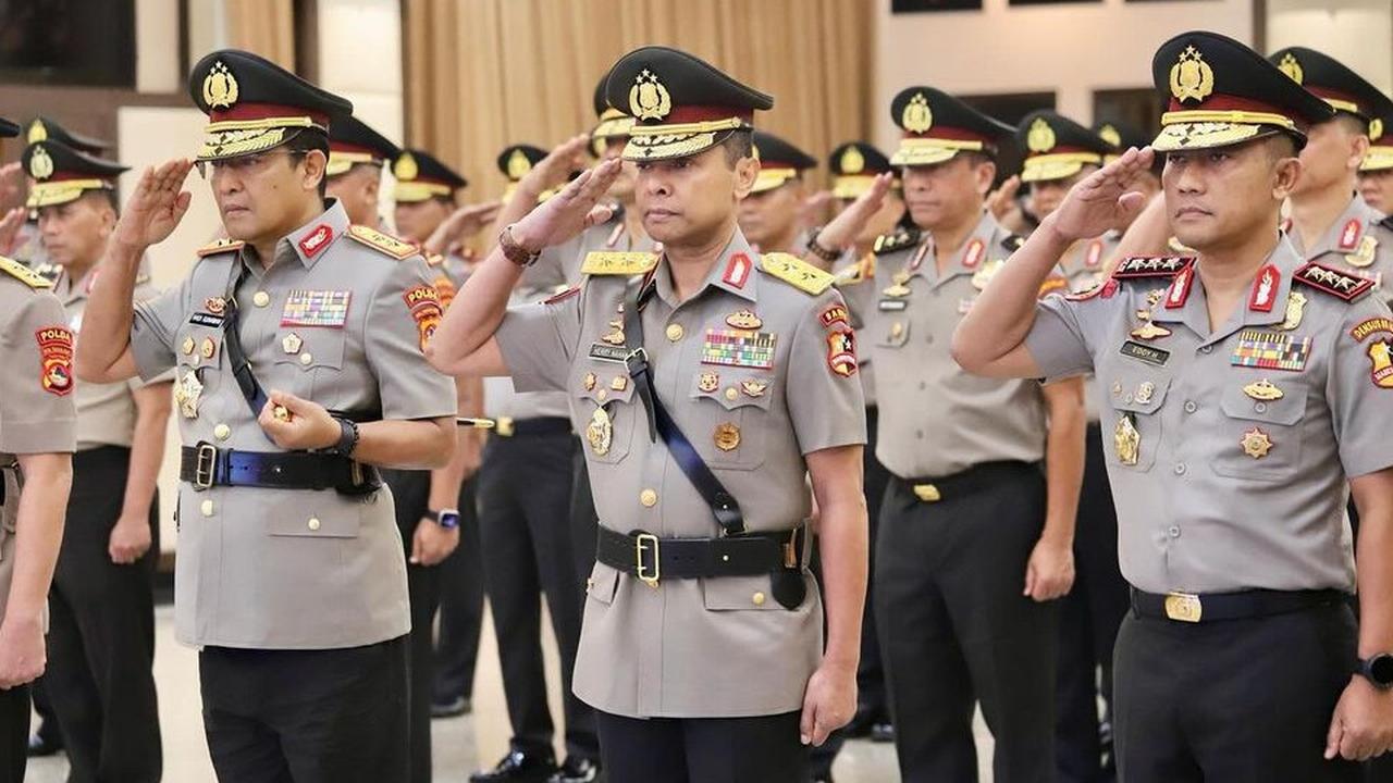 Jenderal Polri Lulusan Terbaik 90 kini Punya Jabatan Baru, Intip Potret Disalami Kapolri