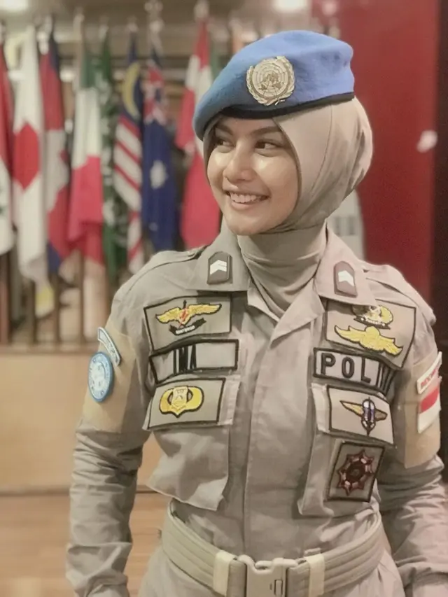 6 Pesona Cantik Briptu Hikma Nur Syafaa, Polisi Berhijab yang Dikirim Ke Afrika