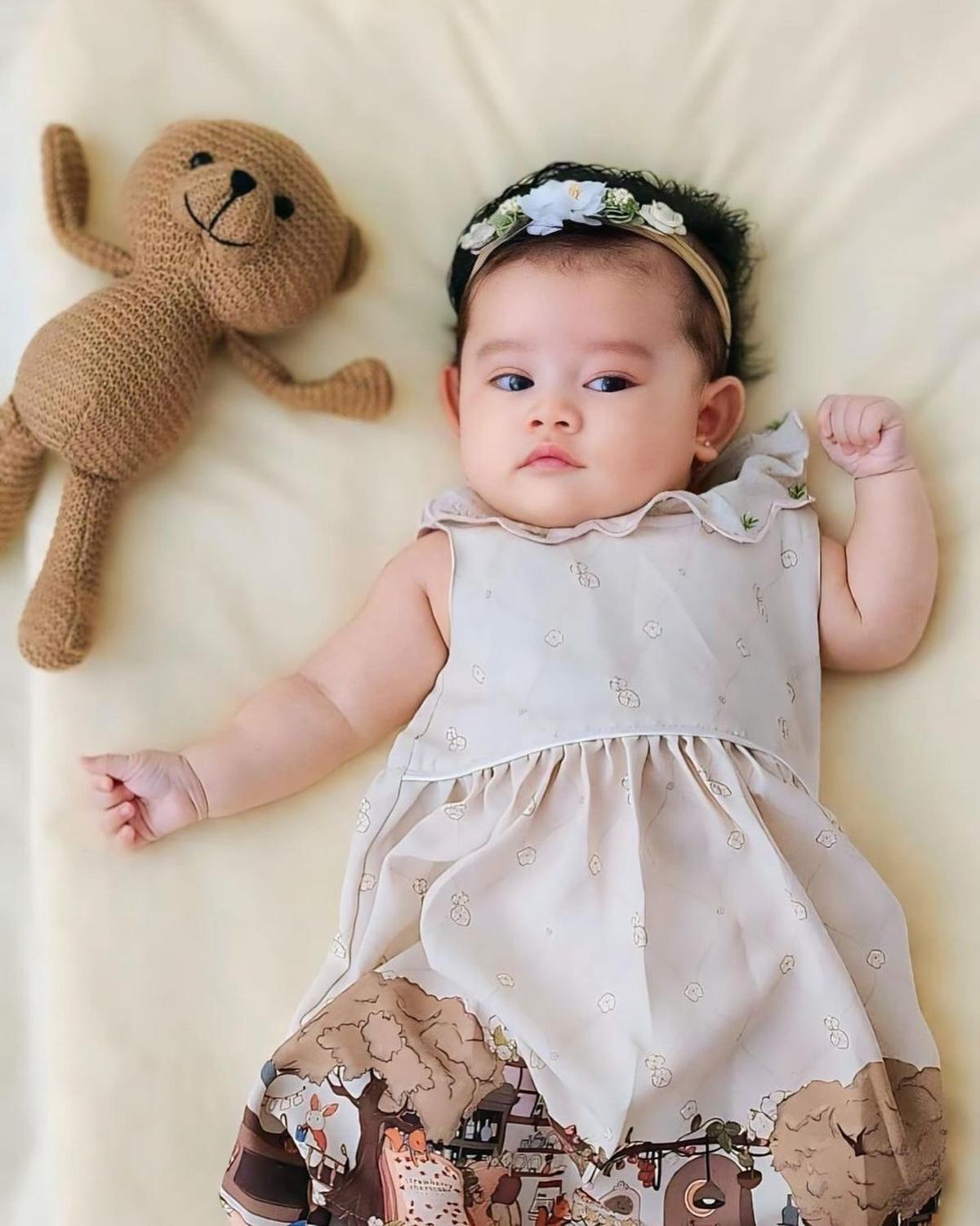 7 Potret Imut Baby Biel Anak Denny Sumargo, Disebut Fotokopian Mamanya