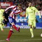 Fernando Torres dalam laga Atletico kontra Barcelona (Reuters)