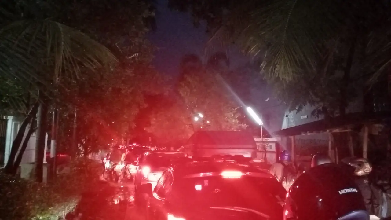 Macet parah akibat banjir di kawasan Rawalumbu, Kota Bekasi