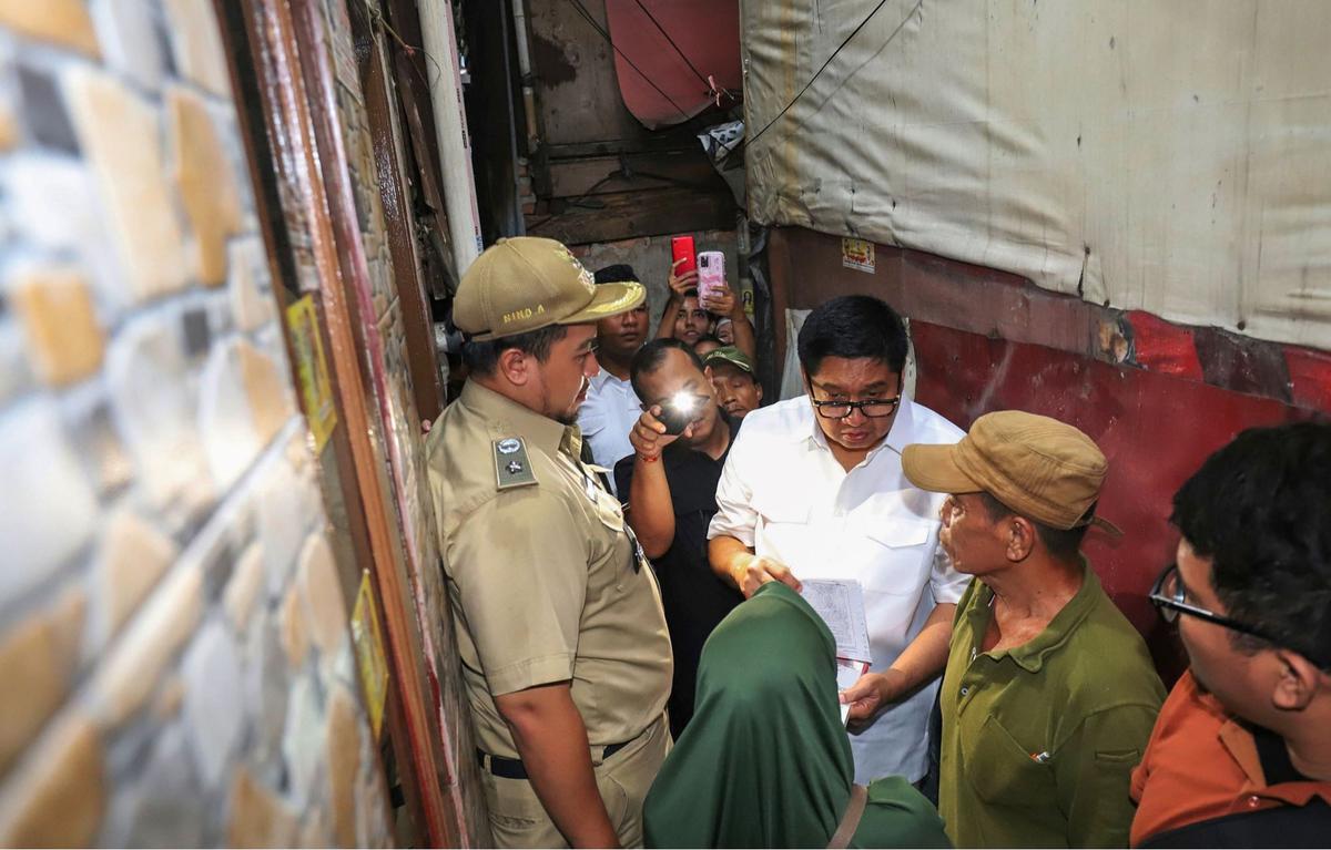 Menteri PKP Maruarar Sirait tinjau rumah Nenek Hasna