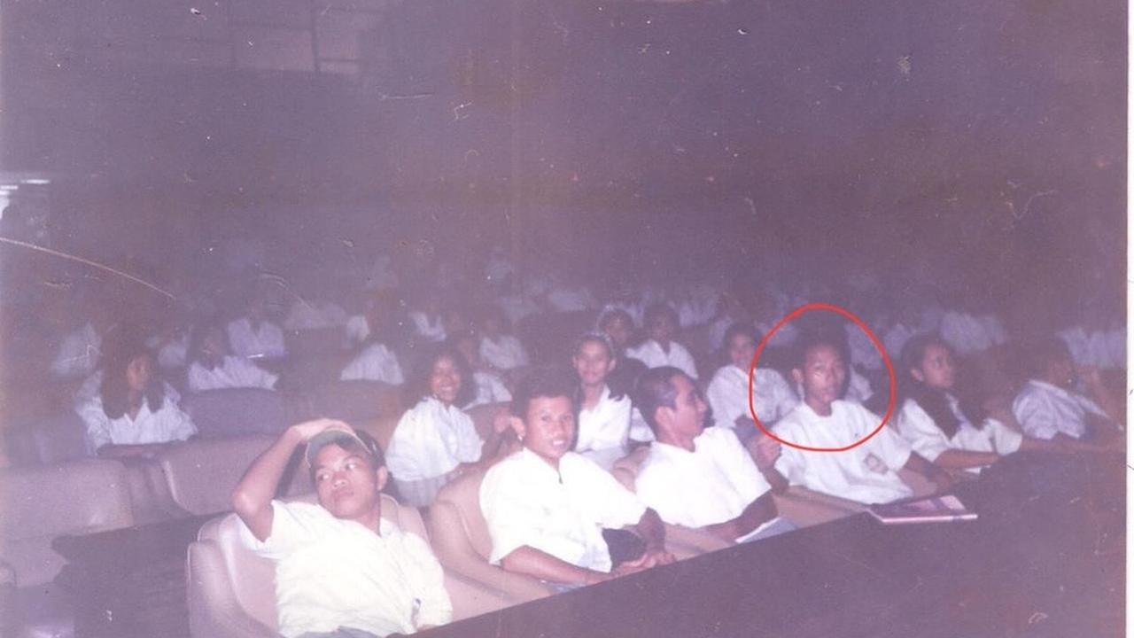 Potret Denny Cagur, Dari Panggung Komedi ke Gedung Parlemen - Kisah Penuh Kejutan dan Dedikasi