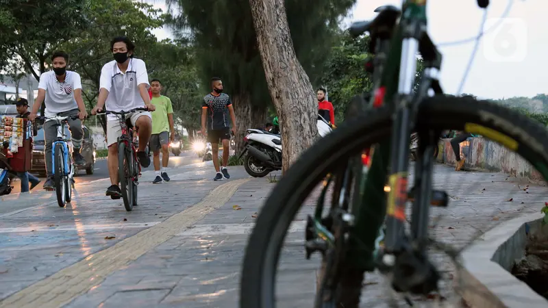 FOTO: Bersepeda, Olahraga yang Kian Tren di Tengah Pandemi COVID-19