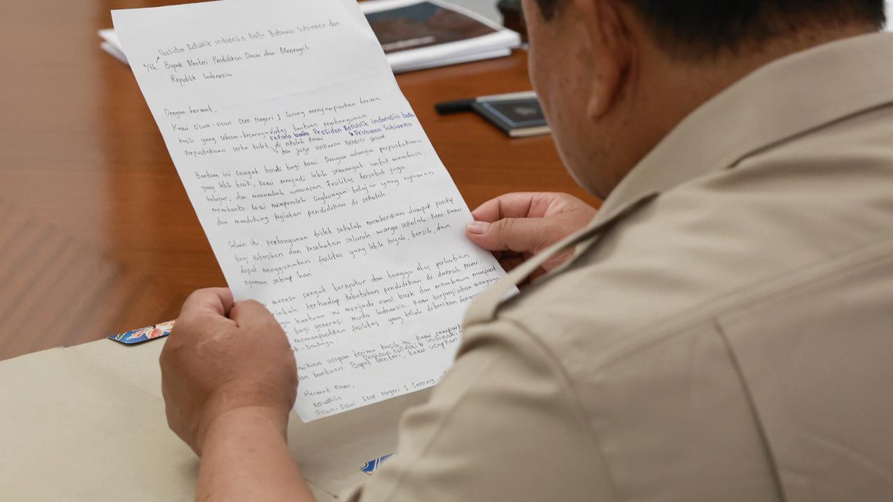 Mendikdasmen Sampaikan Surat dari Siswa SMK Negeri 1 Sorong untuk Prabowo