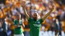 Saltor pensiun pada 2019. Saltor memberi pesan yang menyentuh pada fans Brighton usai memainkan laga terakhirnya pada 10 Mei 2019. (AFP/Geoff Caddick)