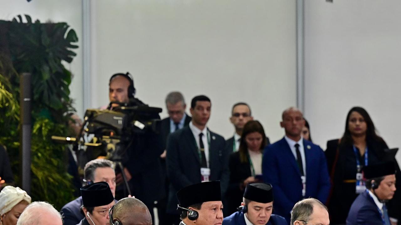 Momen Prabowo di Barisan Depan Foto Bareng Pemimpin Dunia KTT BRICS 2025 Brasil
