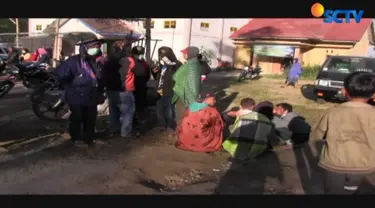 Tidak hanya rumah penduduk, lahan pertanian warga juga ikut tertutup abu vulkanik.